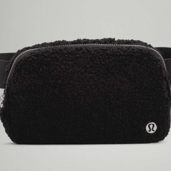 Lululemon Black Sherpa Belt Bag - Picture 1 of 5